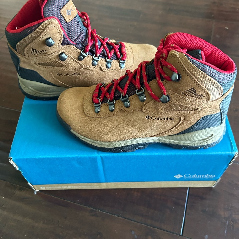 Columbia Women's Newton Ridge Plus Waterproof Amped Hiking Boot